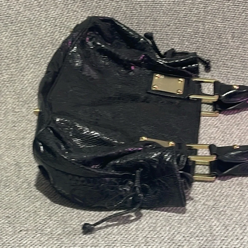 Sharif 1827 Couture Black Shoulder Bag with Glossy Finish and Silver Accents - Picture 13 of 16